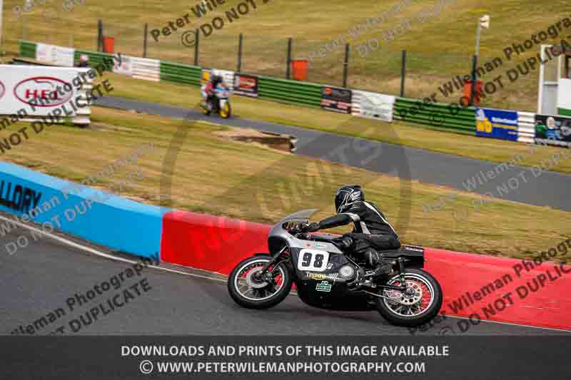 Vintage motorcycle club;eventdigitalimages;mallory park;mallory park trackday photographs;no limits trackdays;peter wileman photography;trackday digital images;trackday photos;vmcc festival 1000 bikes photographs